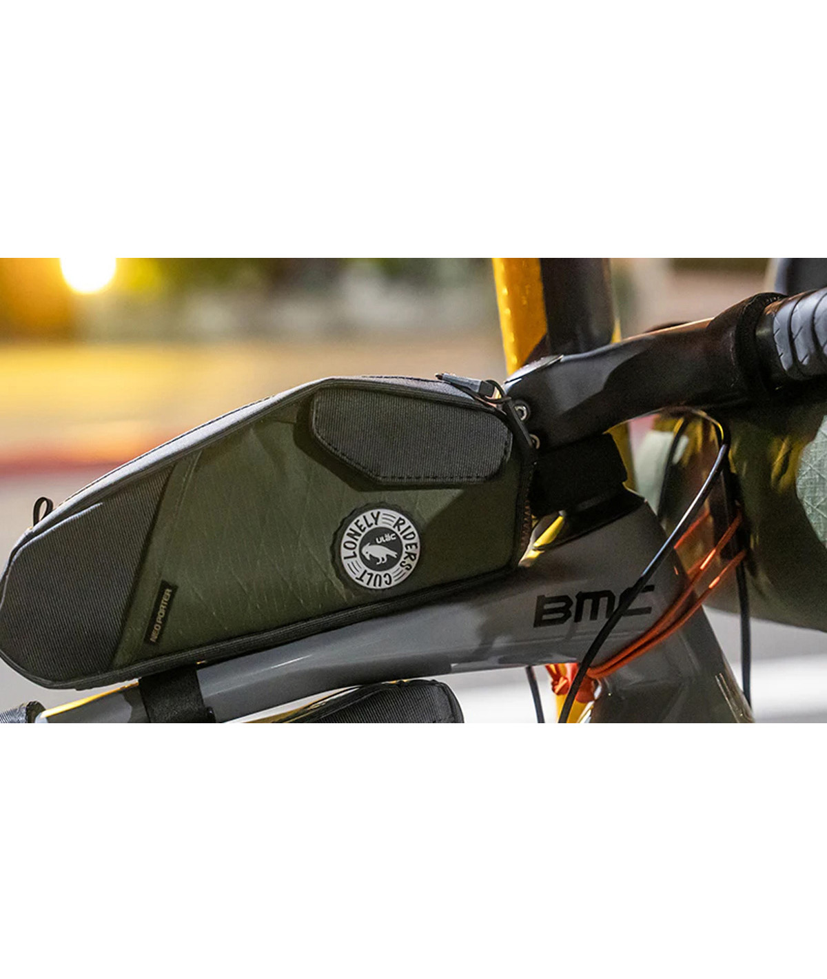 Borsello tubo orizzontale (sopra) Trekking GT PRO Bolt-On (1,5 L) verde oliva - moss