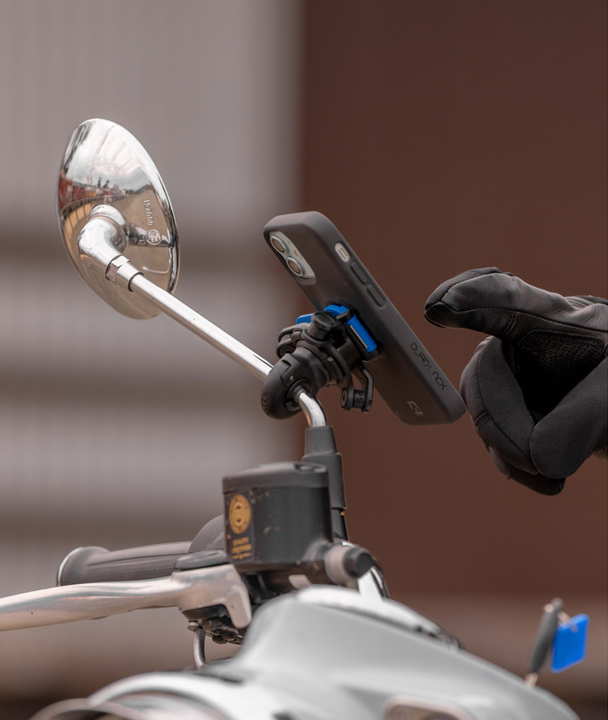 Supporto per specchietto motocicletta Quad Lock