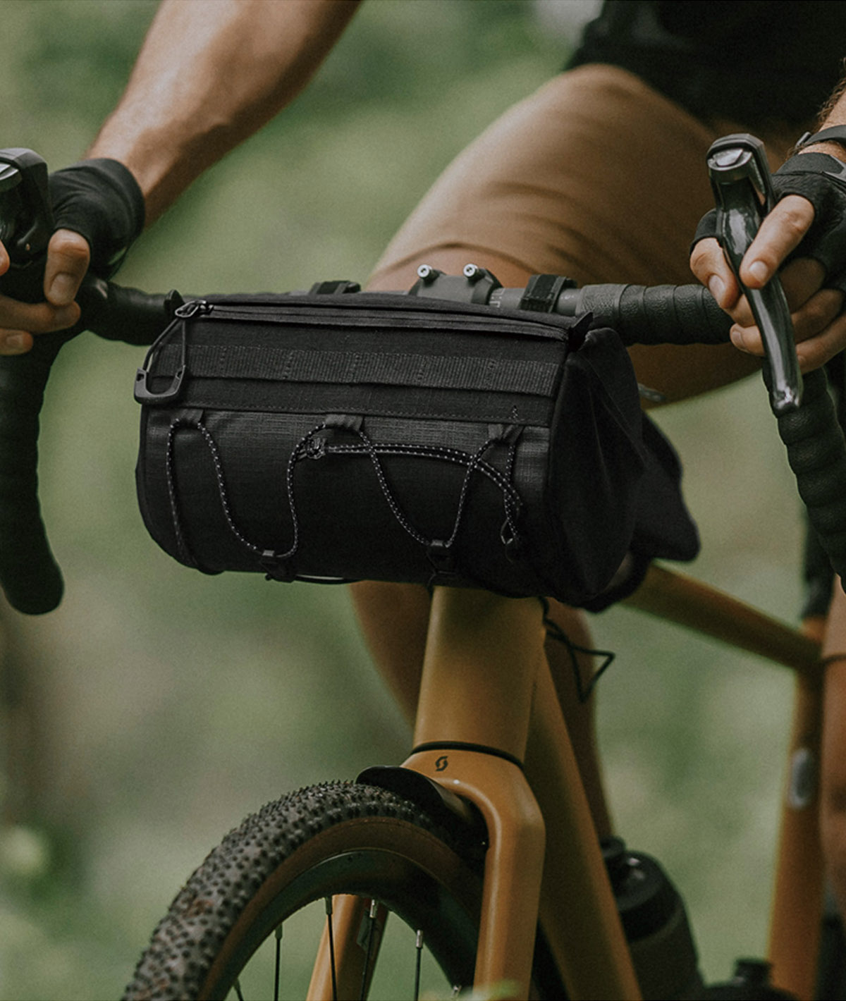 Borsello al manubrio Tubular Barbag (3,8L) nero con cinturino in velcro