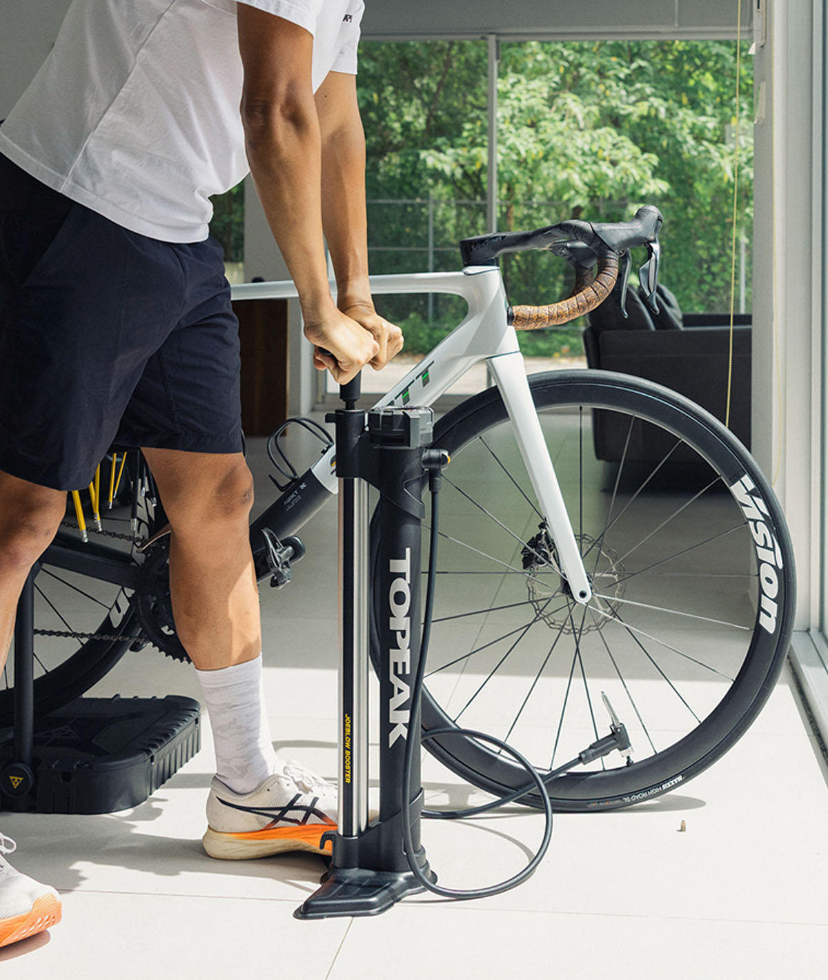 Pompa da pavimento JoeBlow Booster con raccordo SmartHead DX3 e manometro analogico 11 bar/160 psi