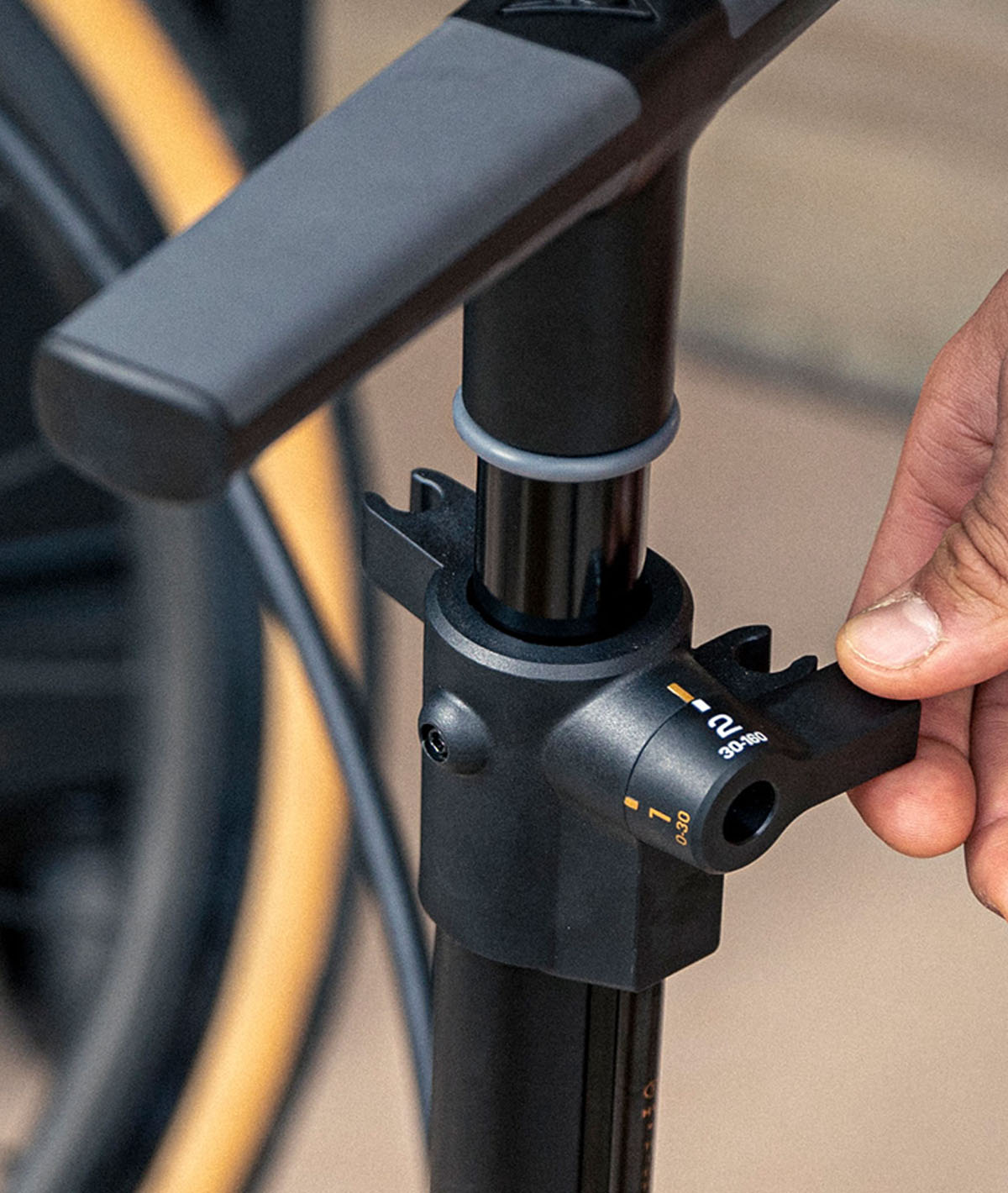 Pompa da pavimento JoeBlow Tubi 2Stage con raccordo TubiHead e manometro analogico 11 bar/160 psi