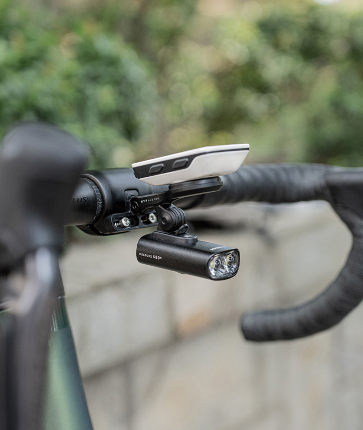 Supporto frontale UTF Multi-Mount Pro per attacco 4-bulloni, compatibile con Ciclo Computer/luci anteriori e adattatori Go Pro