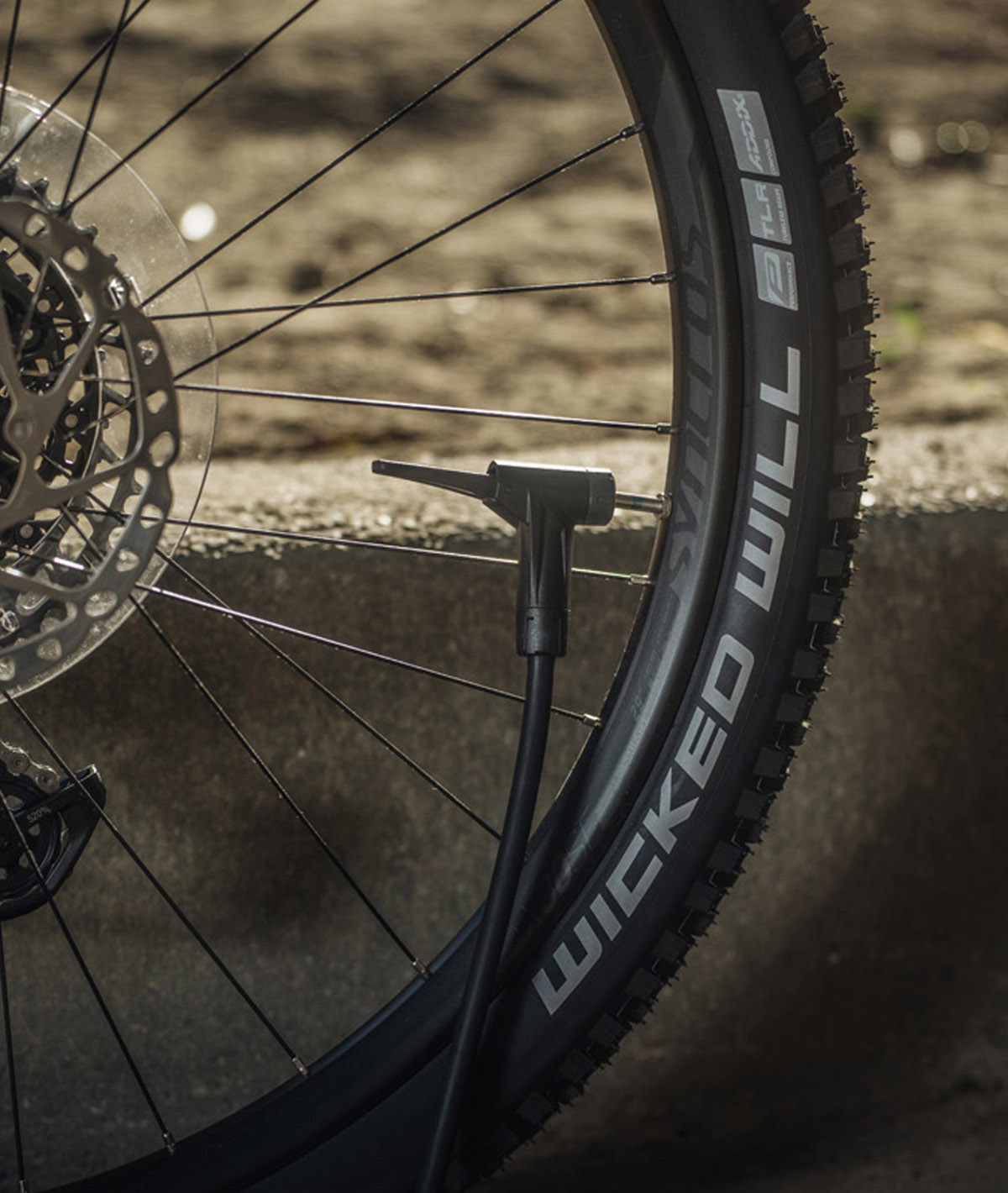 Pompa da Pavimento JoeBlow Mountain EX con raccordo Smarthead e manometro analogico 4 BAR/60 PSI