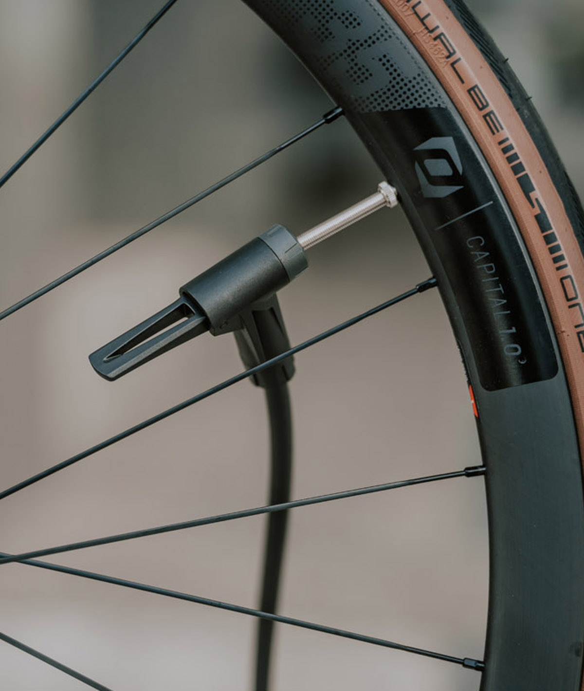 Pompa da pavimento Joeblow Roadie Ex con raccordo Smarthead e manometro analogico 11 Bar/160 PSI