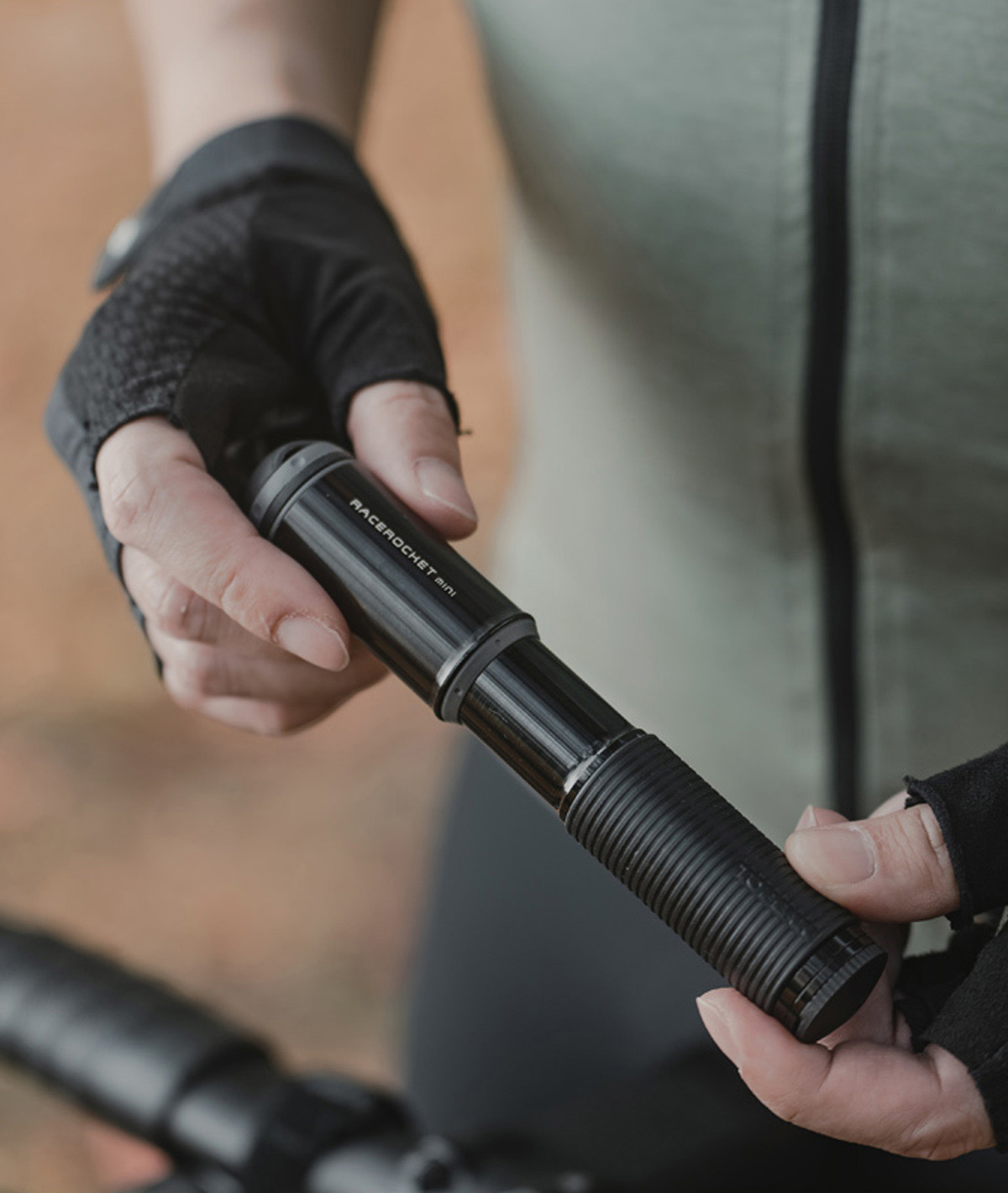 Minipompa Race Rocket Mini con raccordo SmartHead ThreadLock 8 bar/120 psi nera