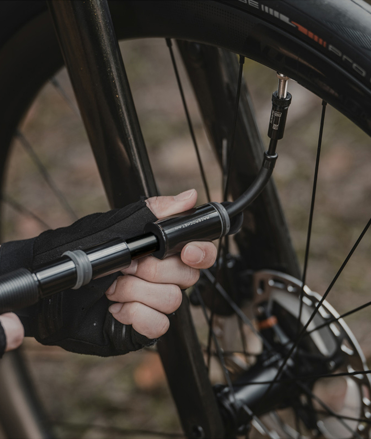 Minipompa Race Rocket Mini con raccordo SmartHead ThreadLock 8 bar/120 psi nera