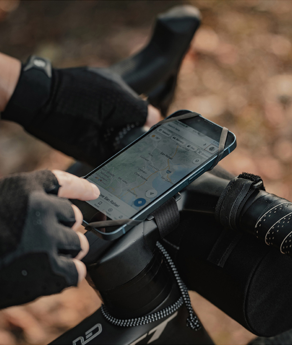 Supporto Omni RideCase II per smartphone (per schermi fino a 6,9") con attacco Multi Mount
