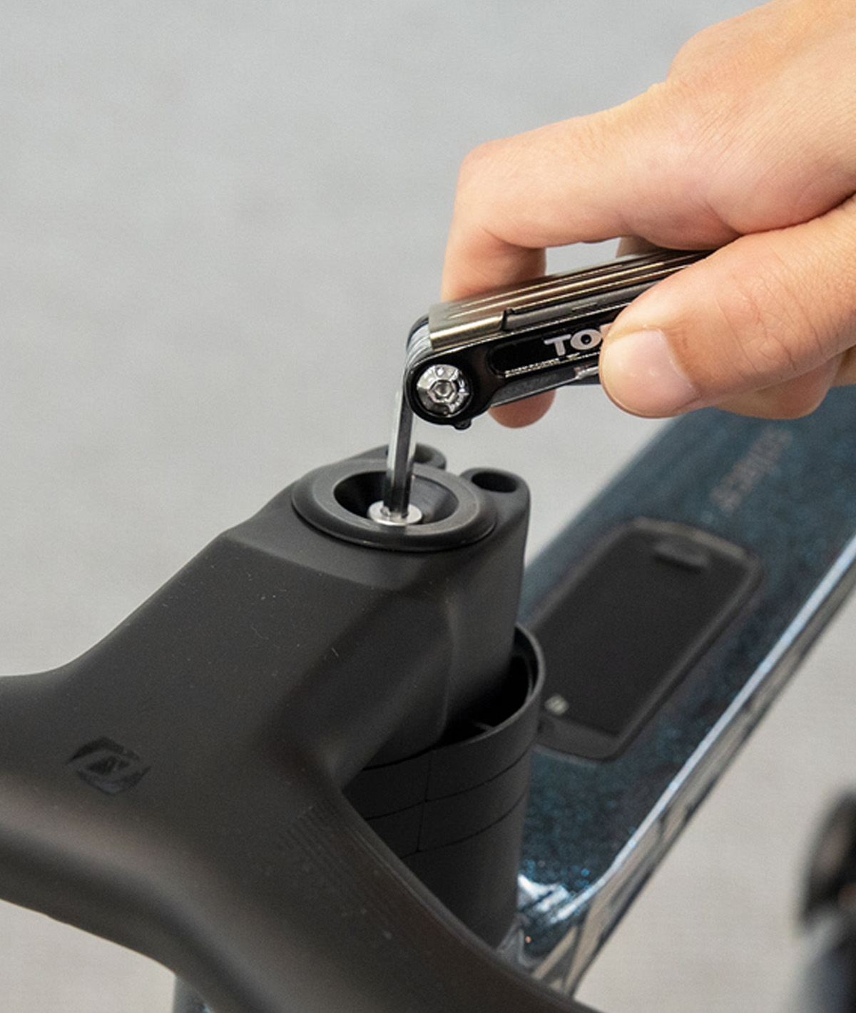 Chiave multiuso Mini 9 Pro (9 funzioni) nera con custodia