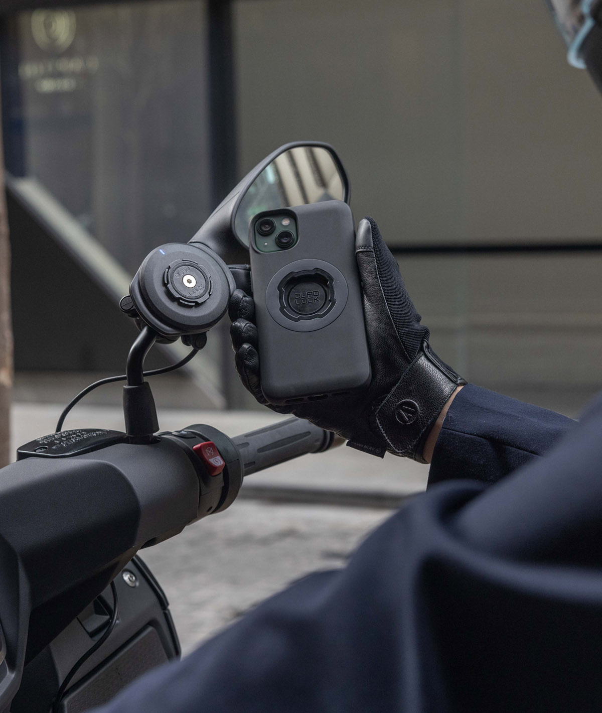 Supporto per specchietto motocicletta Quad Lock thumbnail
