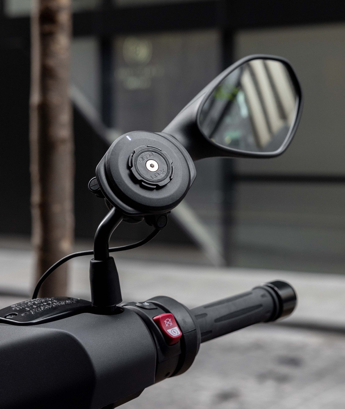 Supporto per specchietto motocicletta Quad Lock thumbnail