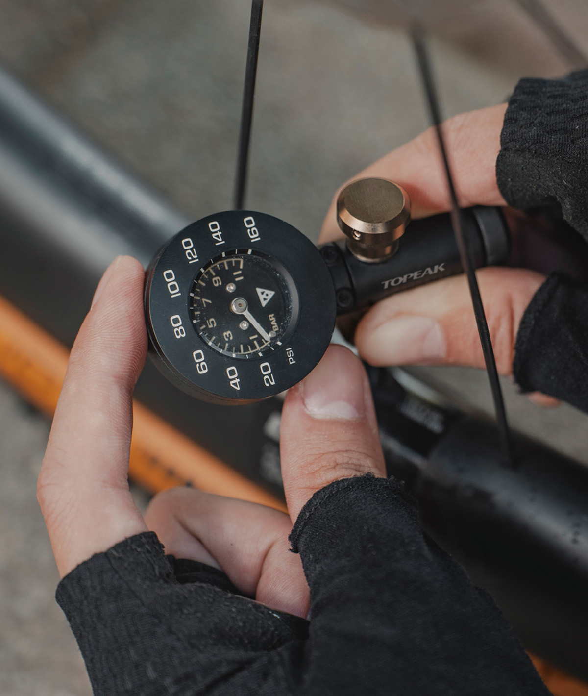 Airbooster CO2 G+ 2 in 1 con manometro analogico 11 bar/160 psi thumbnail