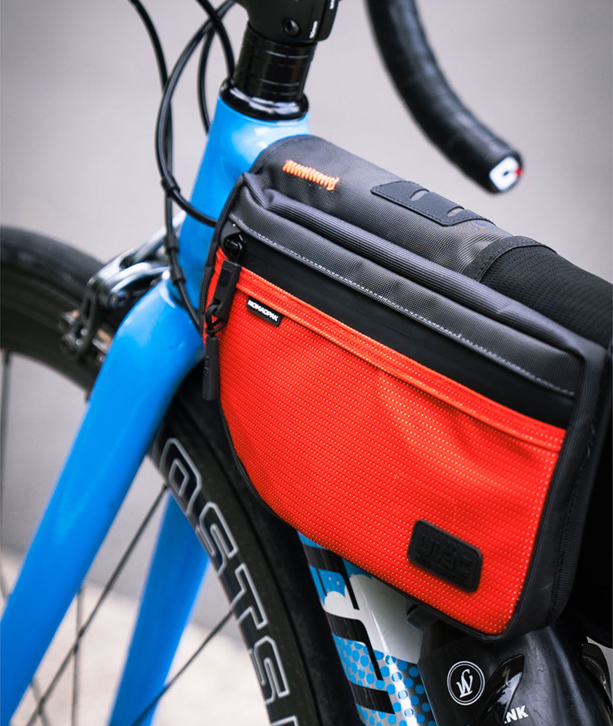 Borsello tubo orizzontale (sotto) GELANDE VERVE (2 L) arancione - Noir Lava thumbnail