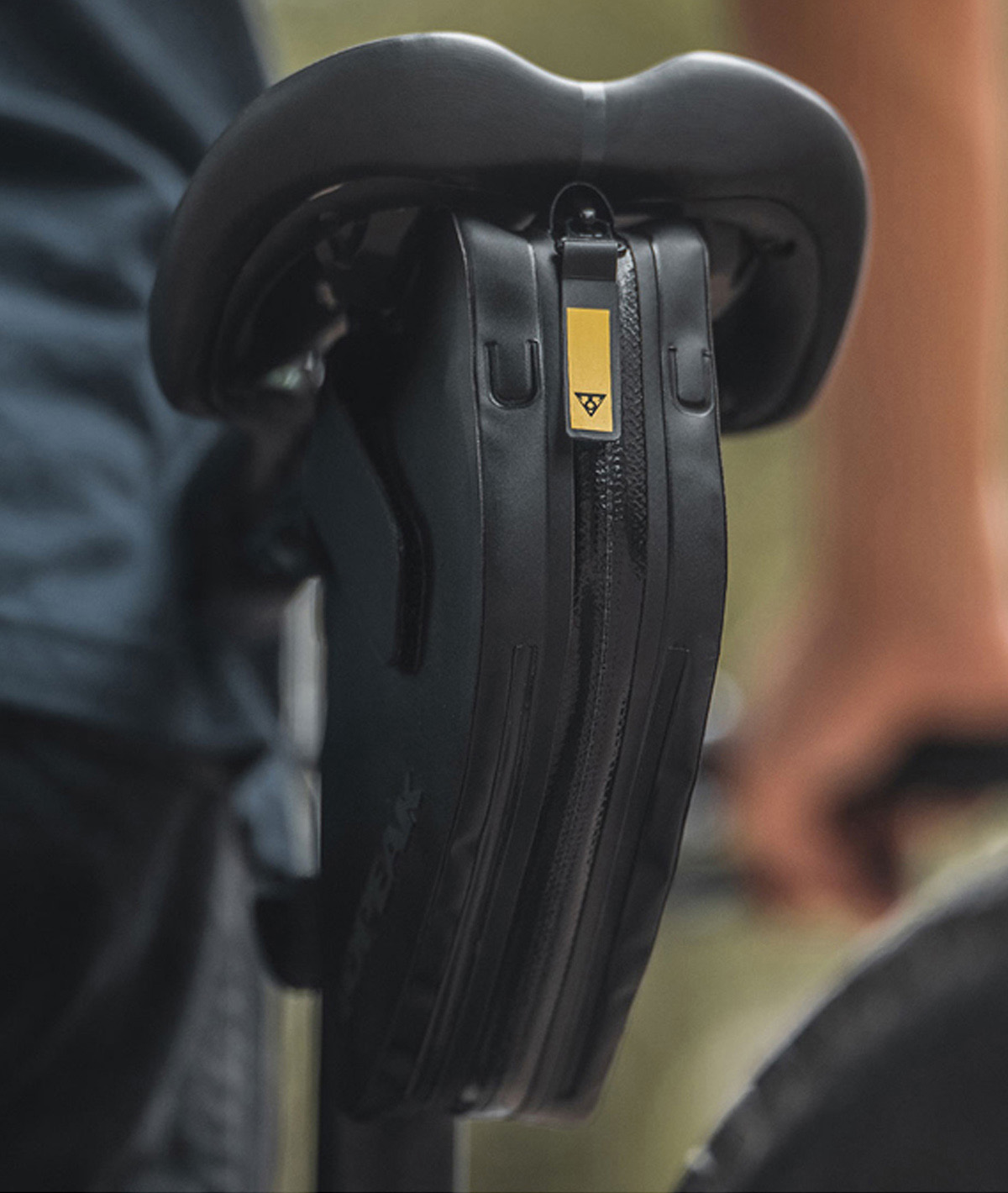 Borsello sottosella Weatherproof DynaWedge (0,35 L) impermeabile con cinturino in velcro thumbnail