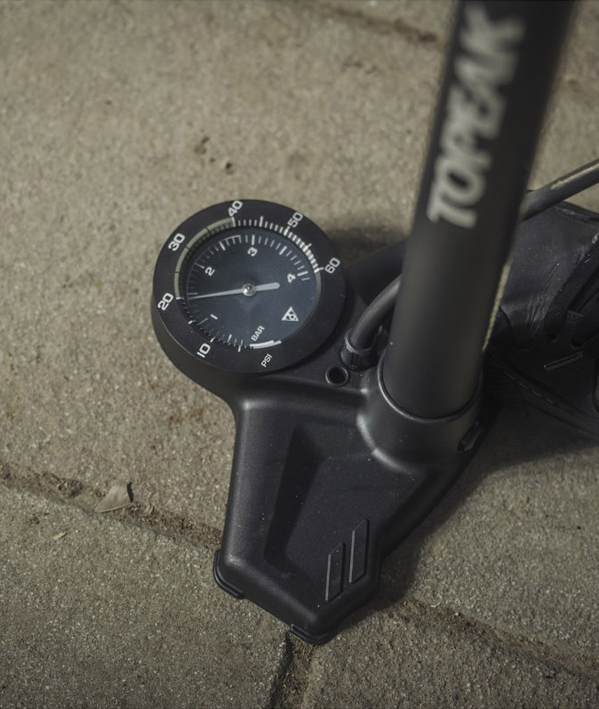 Pompa da Pavimento JoeBlow Mountain EX con raccordo Smarthead e manometro analogico 4 BAR/60 PSI thumbnail